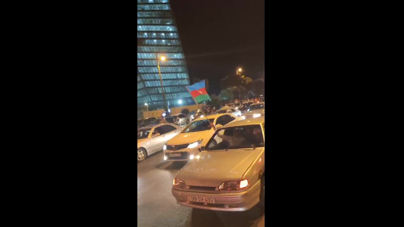 Десятки porn video – Десятки тысяч людей в центре баку