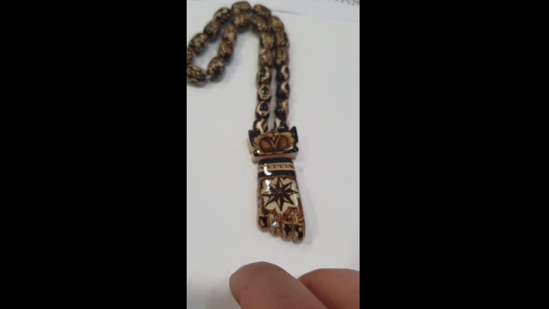 Тюремные четки "рука воровская" сделаны из эбонита, бильярдного шара и кости