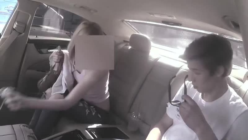 Девушки ради денег, дают себя трогать за попу или деньги решают всё