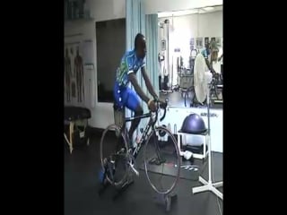 Cycling with one leg! велосипедист без ноги