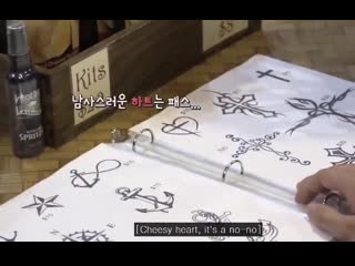 Yoongi lets get matching heart henna just kidding haha unless