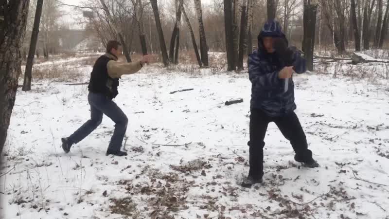 Ножевой бой спина к спине