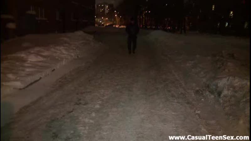 Pomog russkoj devushke donesti sumku i traxnul v kisku u sebya doma mp4