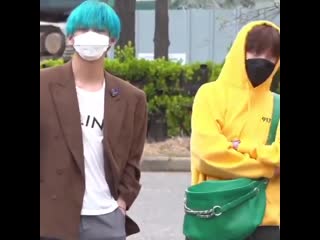 This fanboy ️ shouting jung hoseok!! hoseokie hyung saranghaeyo!!