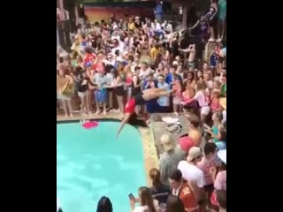 Fail backflip on the poolparty