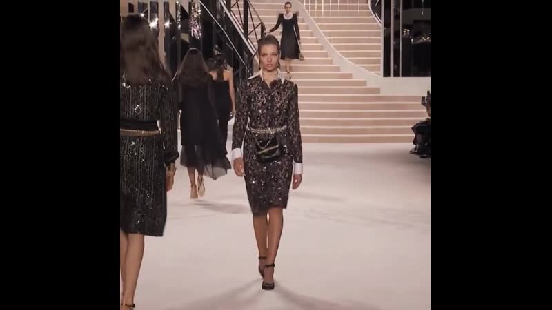 Алеся каф (кафельникова) на показе chanel