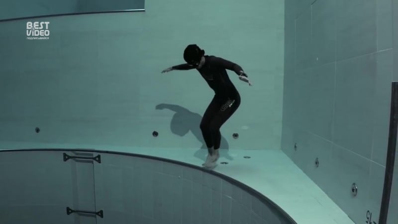 Самый глубокий бассейн в мире фридайвер гийом нери