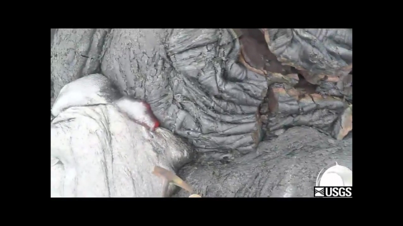 Как собирают вулканическую лаву