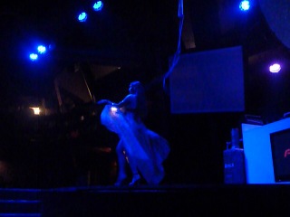 Анаконда на петле на верее на канате