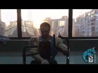 Maior ombro do mundo esse cara não e normal! (nikita tkachuk)