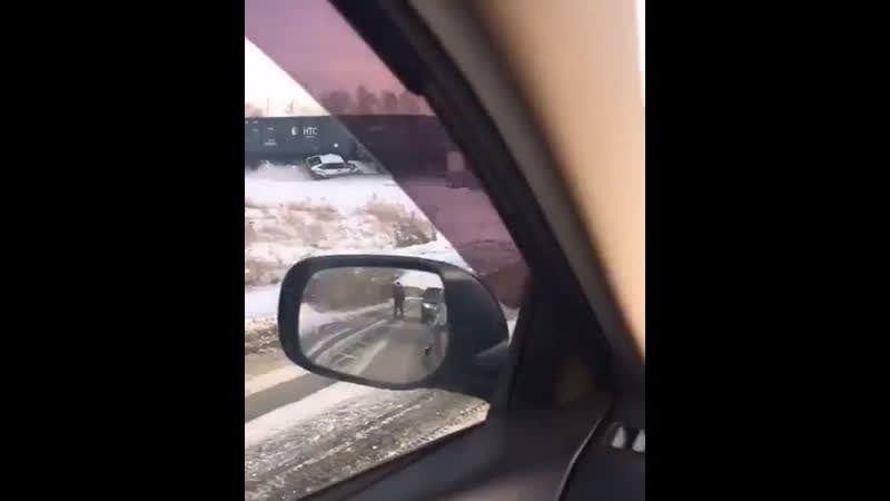 Поезд зацепил «ладу»