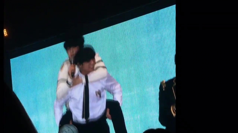 Fancam porn video – [fancam] 161113 чонгук приседает с сидящим на его спине юнги (bts) @ 3rd muster