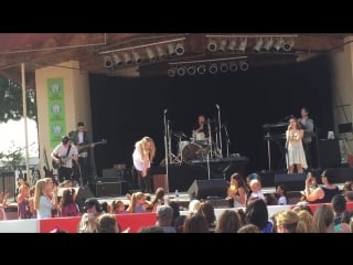 Sabrina carpenter's concert in fresno