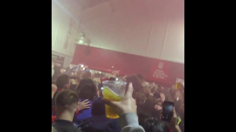 Arsenal fans singing new mesut özil song at stoke scenes 👀