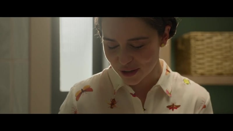 Эмилия кларк и сэм клафлин в расширенном трейлере драмы "до встречи с тобой"