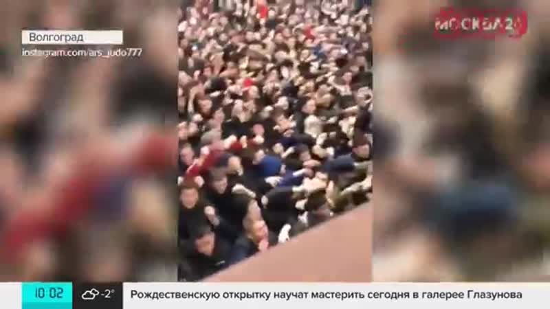 Жириновский на красной площади раздал деньги "крепостным и холопам" {6 01 2020}
