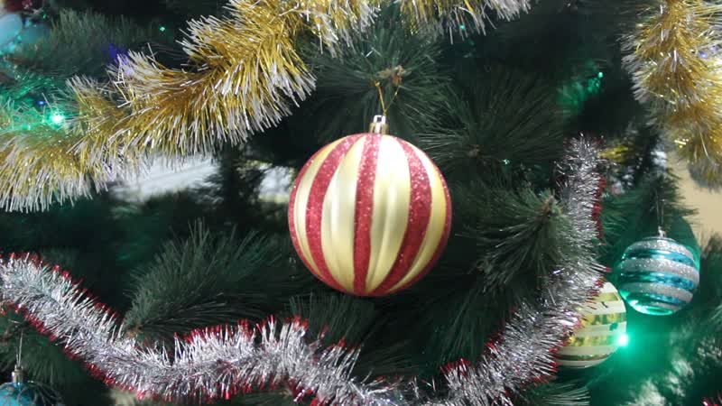 Наряжаем ёлку ролик