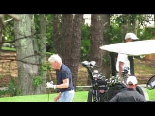 Presidents barack obama and bill clinton play golf together