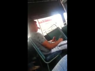 Парень дрочит в автобусе, а его снимает другой парень на видео