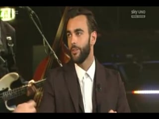 Marco mengoni e poi c'è cattelan