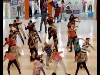 Korbo lorbo jeetbo re kkr fans performs flash mob at avani river side mall, kolkata