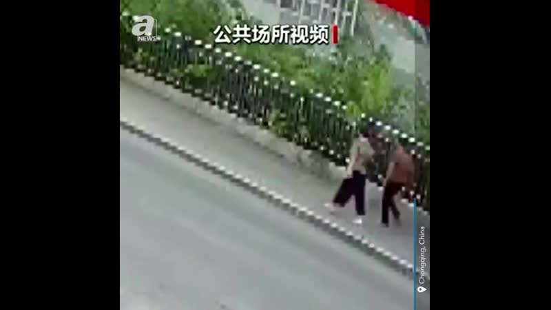 В китае рухнул мостик