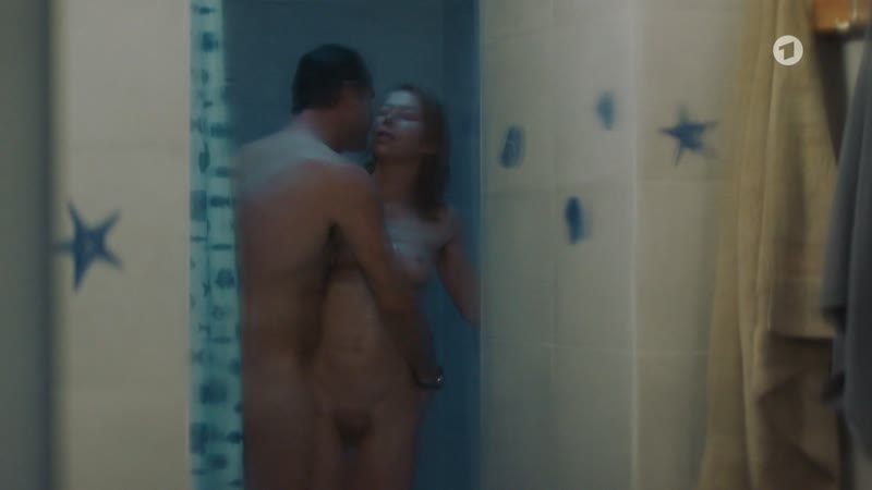 Юля бёве, лаура софи варахевич, милена кальтенбах место преступления / jule böwe, laura sophie warachewicz, milena kaltenb