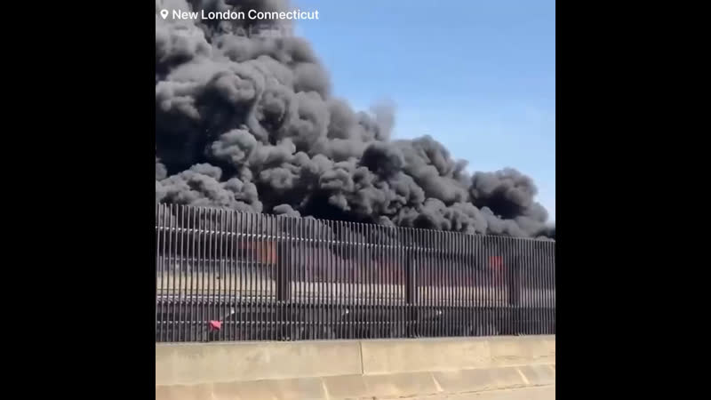 Мощный взрыв бензовоза на мосту голден стар в нью лондоне, штат коннектикут