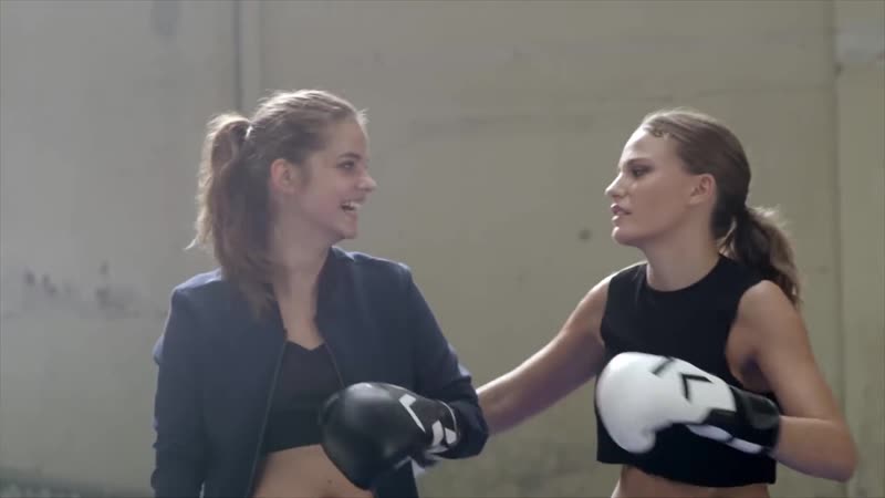 Mavi serenay sarıkaya barbara palvin indigo move