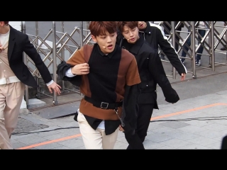 Fancam | 07 04 18 | chan (unb) 감각 (feeling) @ busking in hondae