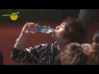 100203 onew drinks whole bottle in one shot