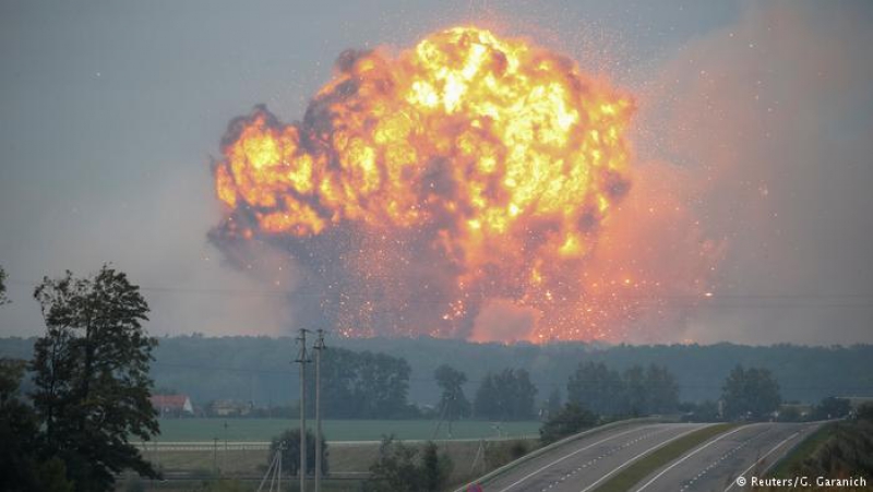 Пожар и взрывы на складе боеприпасов под винницей