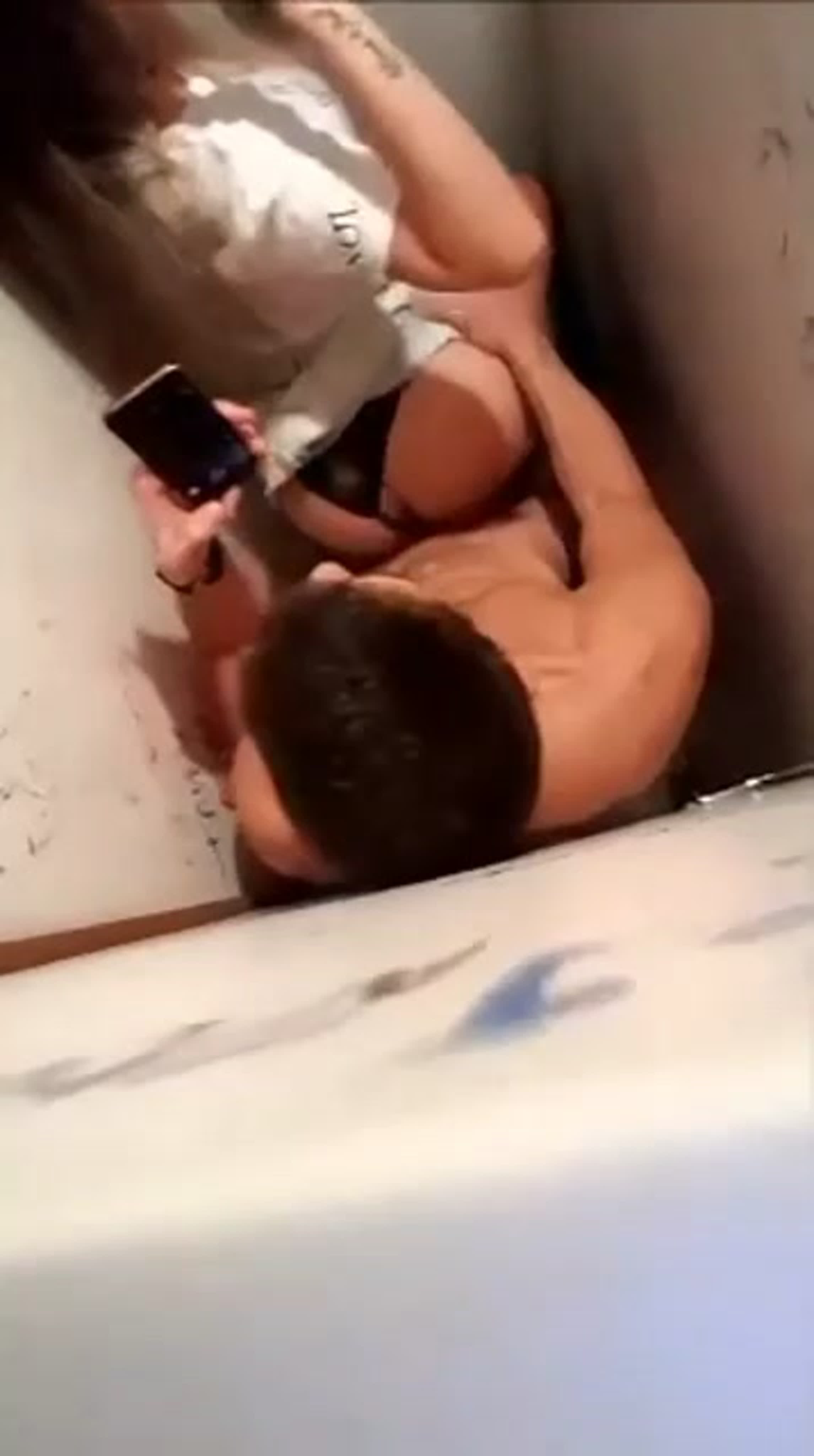 ебут в туалете клуба В туалете клуба отодрал рачком пьяную красотку watch online