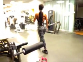 Красотка michelle lewin тренироа ягодиц