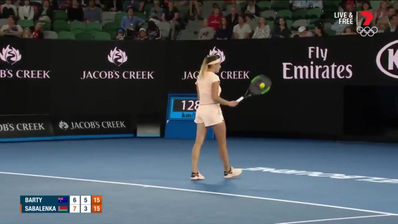 Зрители дразнят соболенко