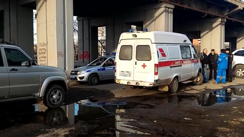 Полицейские спасли девушку, упавшую с моста в реку в иркутске