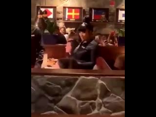 Nicki minaj filming at red lobster as a waitress for jimmy fallon 🔥😋