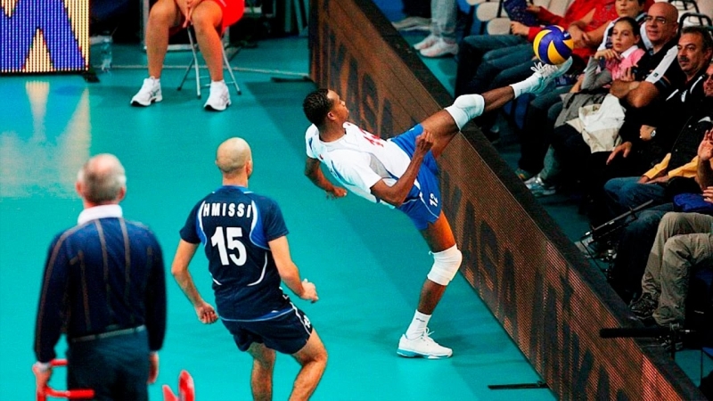 Top 50 best volleyball libero actions the best libero in the world best unbeliveble saves (digs)