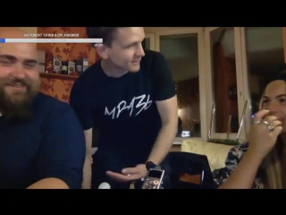 Ларин заставляет телку дрочить