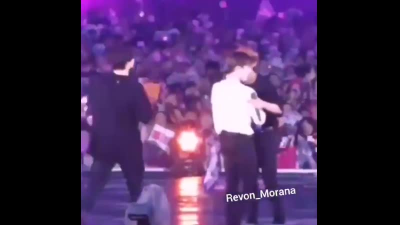That time vmin almost kissed on stage asdgshdjsl | cr vminfeed