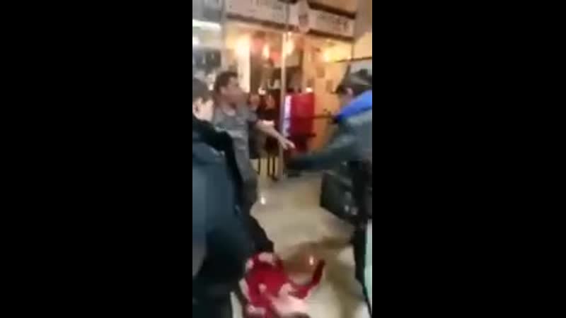 Школьники устроили оргию в цуме, и молодые продавщицу h&amp;m