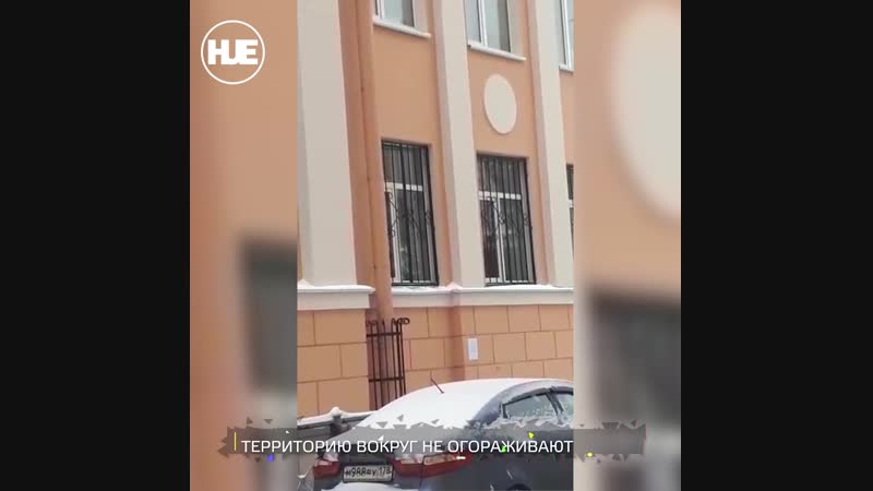 Питерские сосульки сбивали на голову прохожим