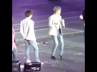 Yoongi watching jimin dance and wiggling his butt hhhh