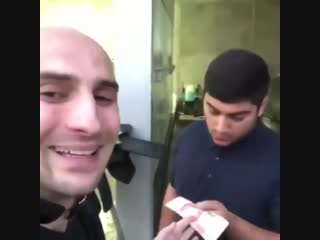 Каха прикалывается над гусейном