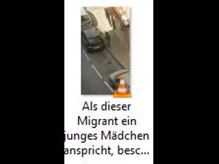 Als dieser migrant ein junges mädchen anspricht, beschliessen 3 spanier, ihn besser zu erziehen