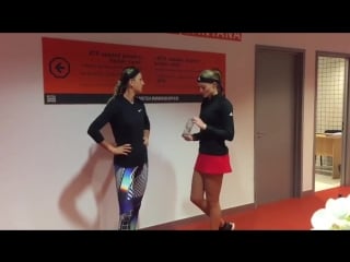 Vika y kiki mladenovic comparten momentos antes del mutua charity manolo santana 😊🎾