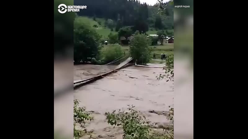 Крупнейшее за 20 лет наводнение на западе украины