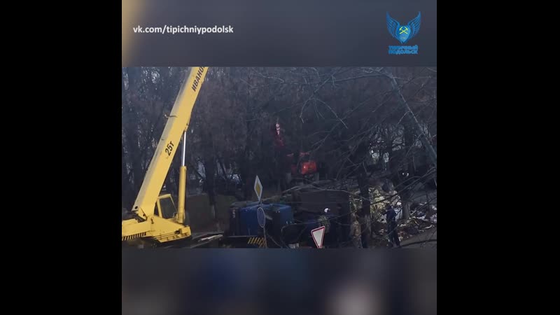 Спят усталые мусоровозы