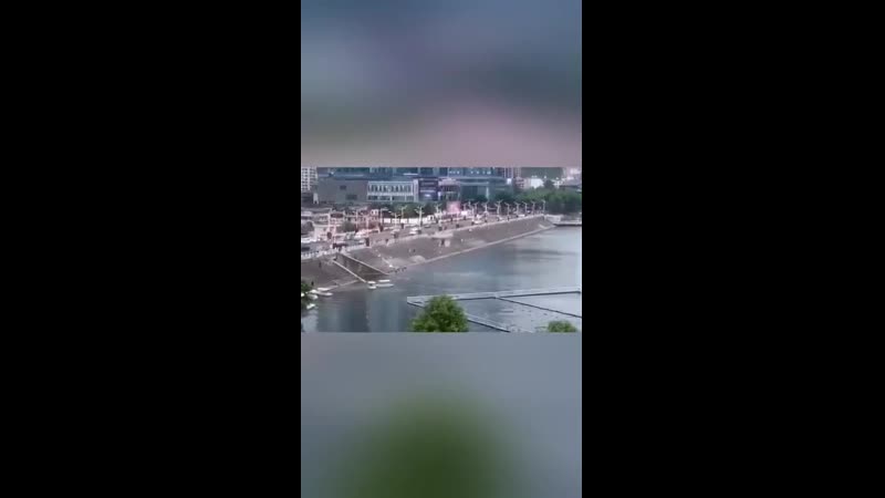 Автобус со школьниками разбился в китае