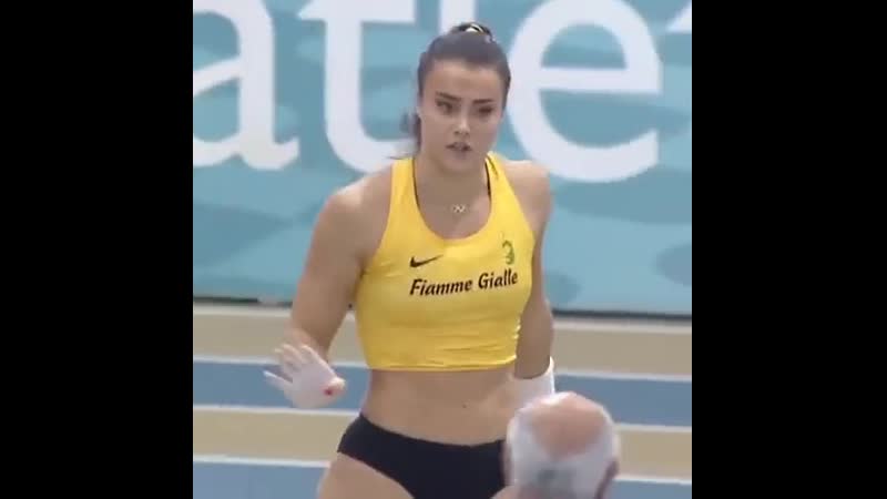 Sonia malavisi итальянская прыгунья с шестом